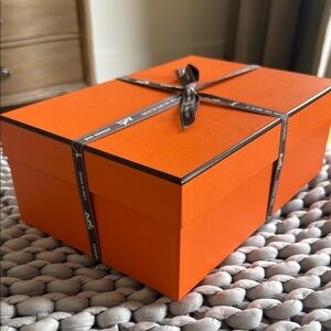 Hermes Box - Ribbon and Shopping Bag